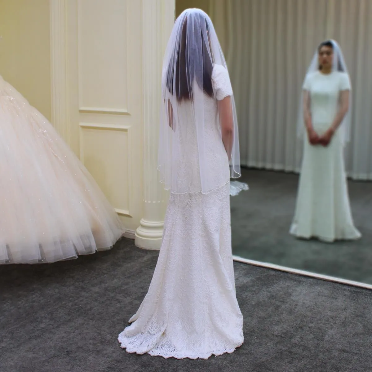 Beaded Short Bridal Veils Fingertip Length V684