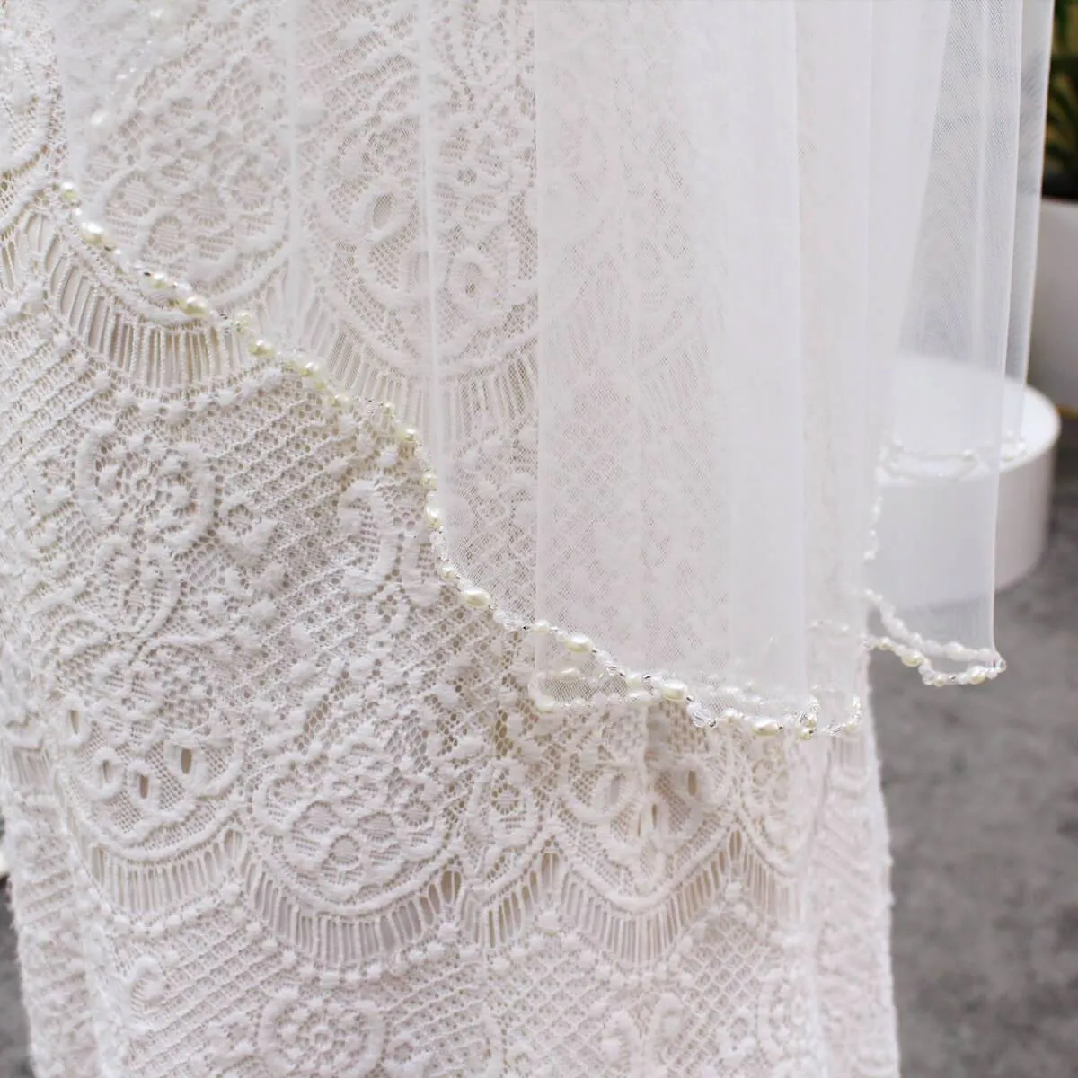 Beaded Short Bridal Veils Fingertip Length V684