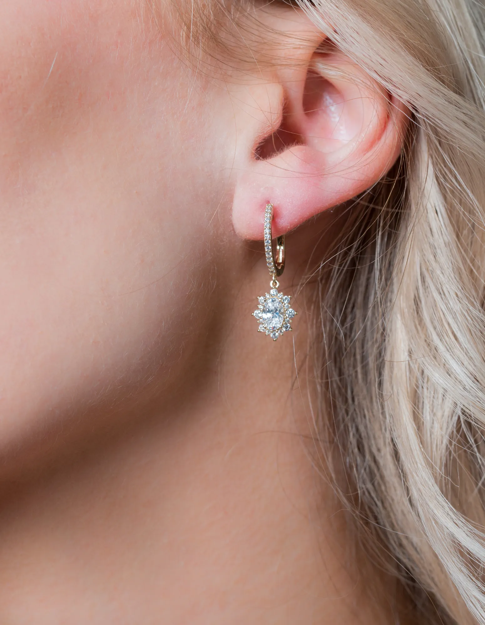 Sure, here is an optimized product title with descriptive modifiers:

Elegant Gold Eloise Bridal Earrings by Georgini - Iconic Wedding Jewelry