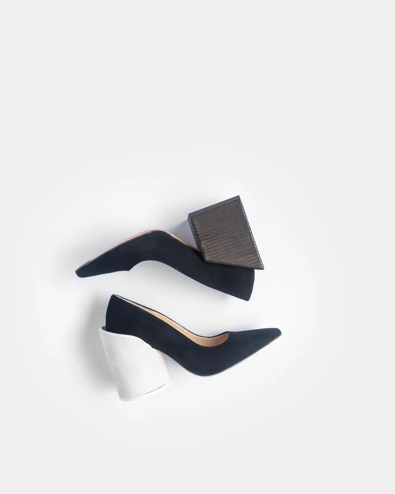 Les Chaussures Saintes in Black