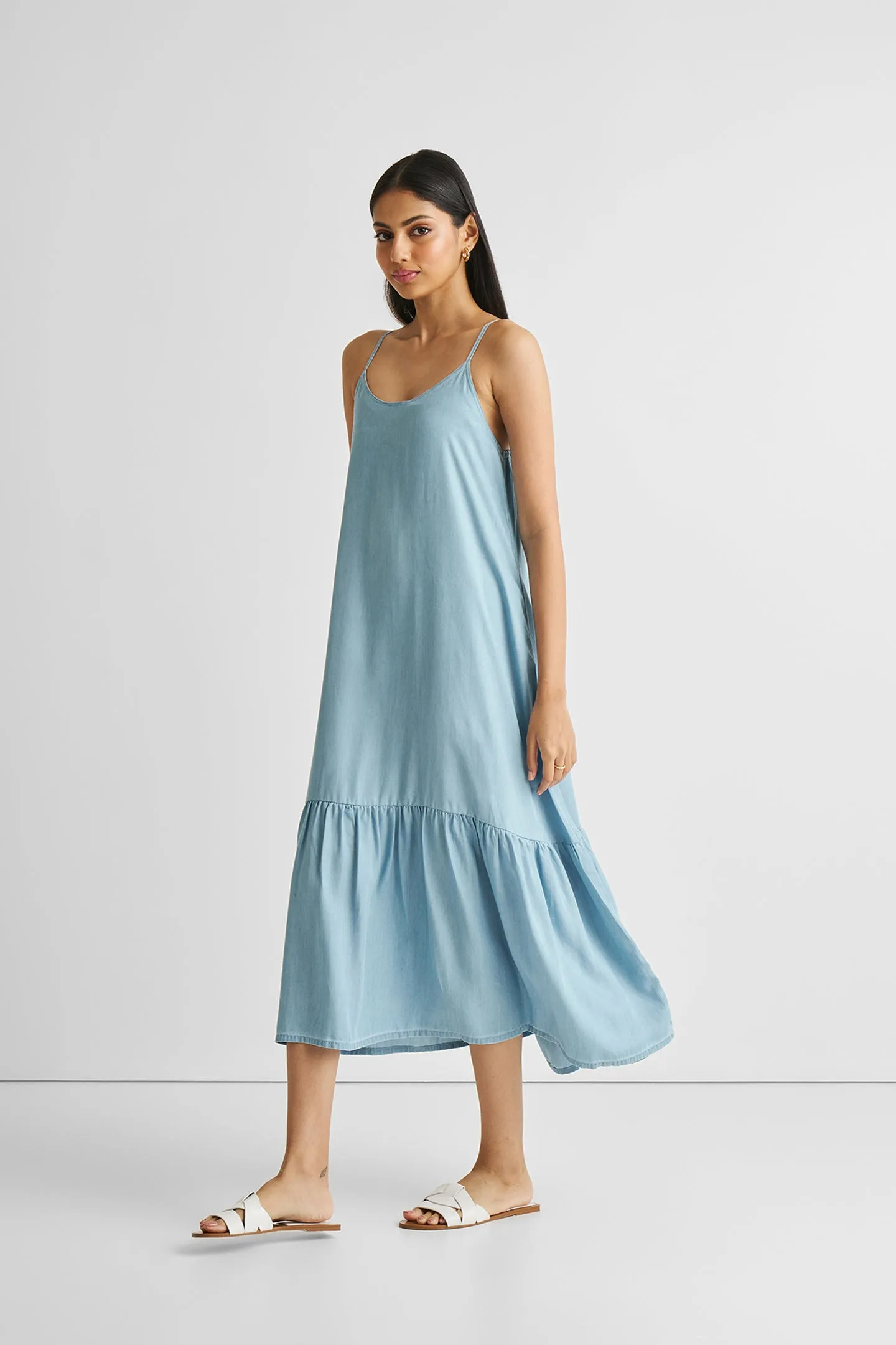 Reistor Flowy Maxi Dress in Blue Denim